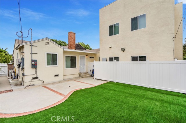 Detail Gallery Image 6 of 12 For 8957 Amigo Ave, Northridge,  CA 91324 - 6 Beds | 5 Baths