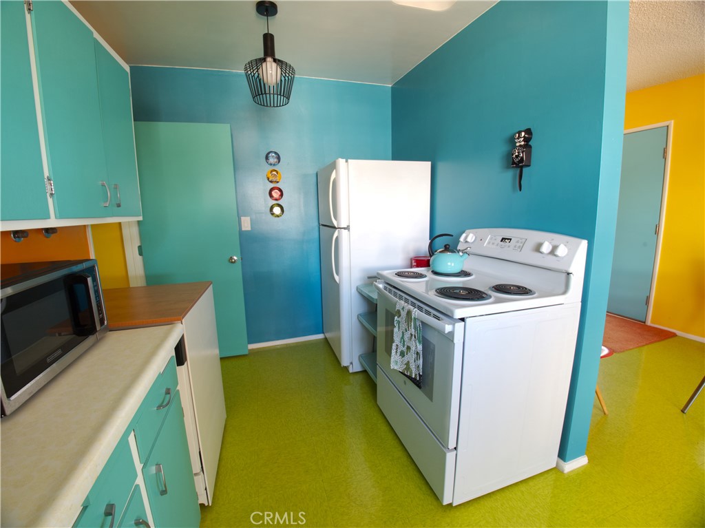 https://media.crmls.org/medias/b95b3fb3-70c0-4493-8a14-73bcee923a6c.jpg?preset=X-Large