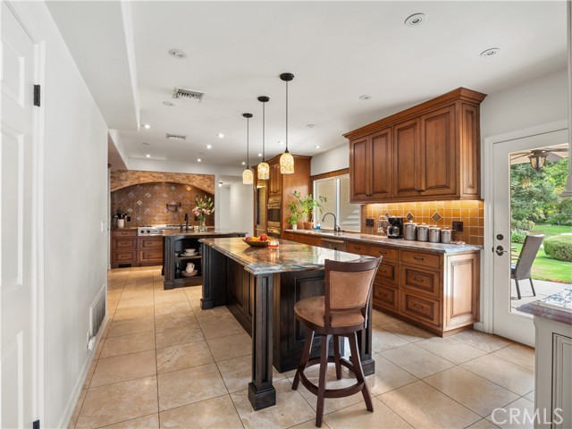 Detail Gallery Image 14 of 46 For 26675 Macmillan Ranch Rd, Canyon Country,  CA 91387 - 5 Beds | 4/1 Baths