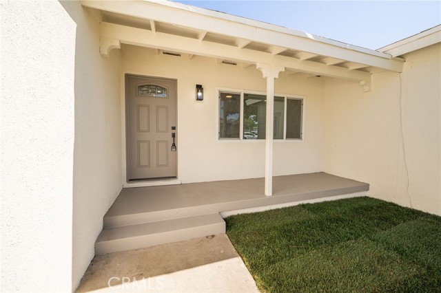 321 W Scott Street, Rialto CA: https://media.crmls.org/medias/b95c1035-3380-452f-9b3c-02cc35a4779c.jpg