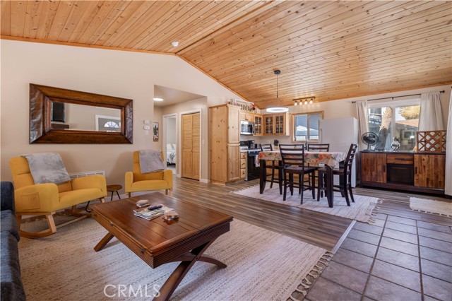 Detail Gallery Image 5 of 20 For 196 Sunset Ln, Sugarloaf,  CA 92386 - 2 Beds | 1 Baths