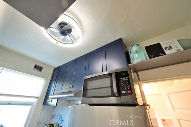 44 48 Navy Street, Venice CA: https://media.crmls.org/medias/b95cfad7-a8f0-4a74-be8d-9f95c407e0dd.jpg