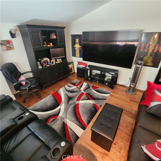 10862 Bloomfield Street, Toluca Lake CA: https://media.crmls.org/medias/b95d6b78-53d5-43e3-9771-739a832bd35e.jpg