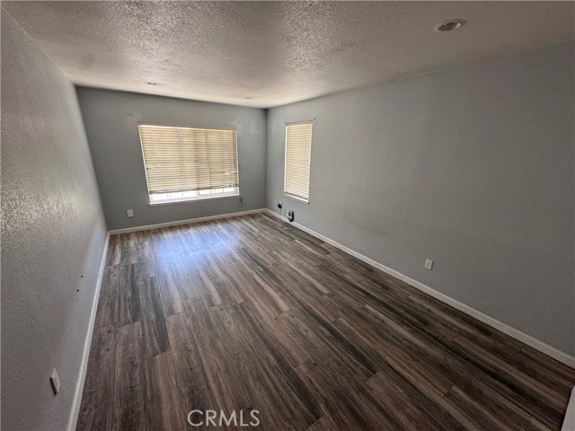 Detail Gallery Image 14 of 30 For 13208 Berkeley Ln, Victorville,  CA 92392 - 4 Beds | 2/1 Baths