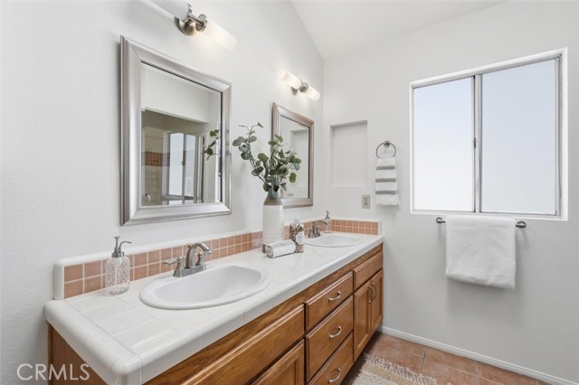 Detail Gallery Image 18 of 23 For 2113 Marshallfield Ln #B,  Redondo Beach,  CA 90278 - 4 Beds | 2/1 Baths