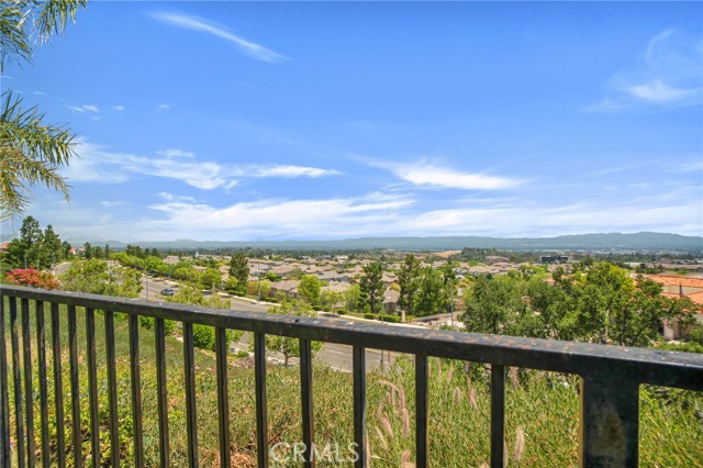 19900 Mariposa Creek Way Way, Porter Ranch CA: https://media.crmls.org/medias/b95f658b-fabd-44af-91e6-ad3cef24db25.jpg
