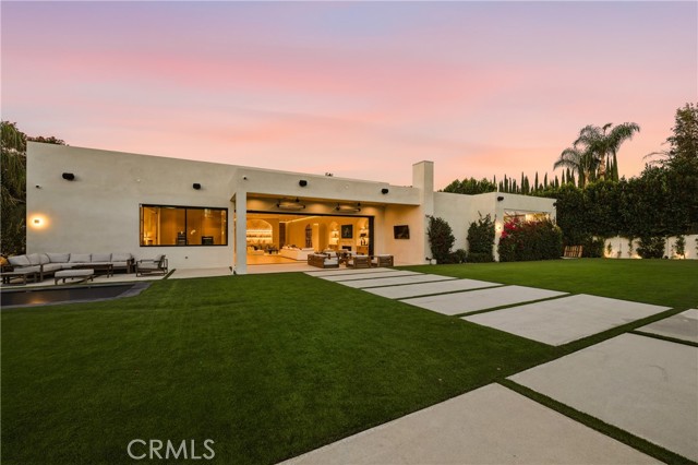 Detail Gallery Image 6 of 54 For 22924 Erwin St, Woodland Hills,  CA 91367 - 11 Beds | 9/2 Baths