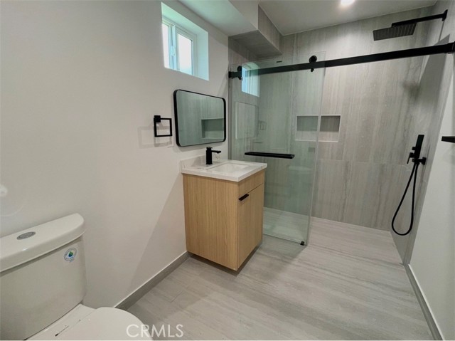 Detail Gallery Image 5 of 6 For 611 W 41st Pl #1/4,  Los Angeles,  CA 90037 - 1 Beds | 1 Baths