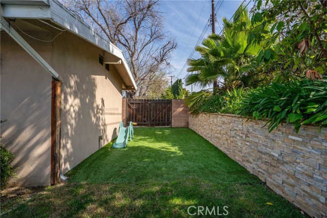 Detail Gallery Image 32 of 35 For 23000 Brenford Street, Woodland Hills,  CA 91364 - 4 Beds | 4 Baths