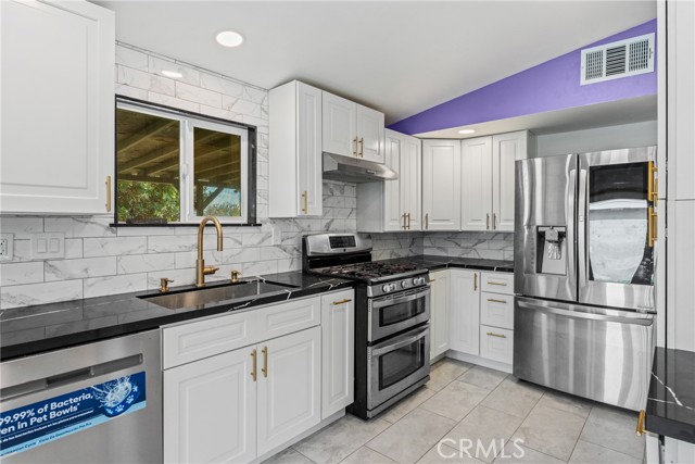 Detail Gallery Image 8 of 23 For 3250 Apple Ave, Jurupa Valley,  CA 92509 - 3 Beds | 2 Baths