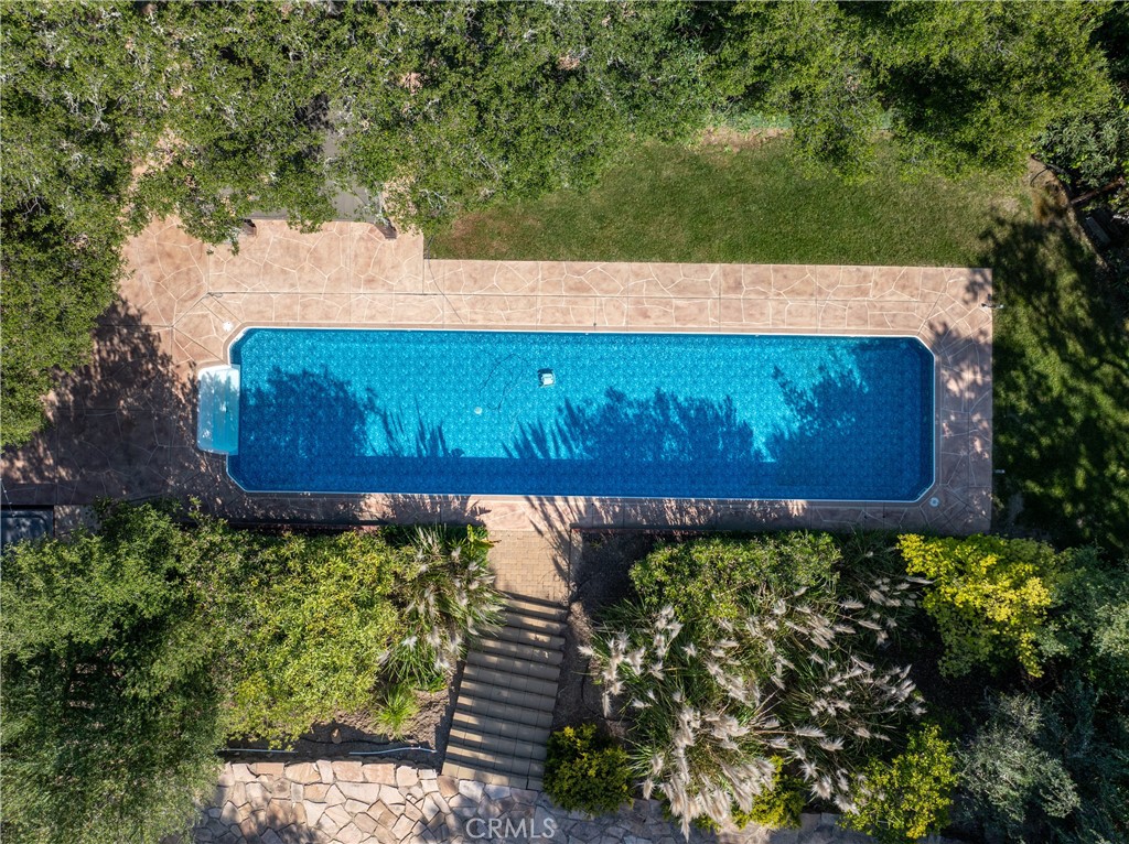 https://media.crmls.org/medias/b960b887-3f95-4df2-b5bf-dd8c138754f7.jpg?preset=X-Large