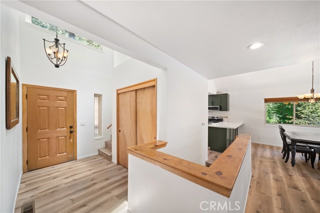 Detail Gallery Image 12 of 33 For 574 Mill Ct, Lake Arrowhead,  CA 92352 - 3 Beds | 2 Baths
