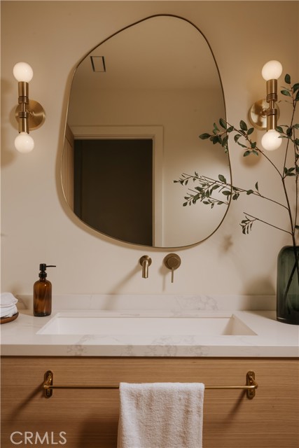 Detail Gallery Image 13 of 37 For 5557 Franrivers Ave, Woodland Hills,  CA 91367 - 4 Beds | 2/1 Baths