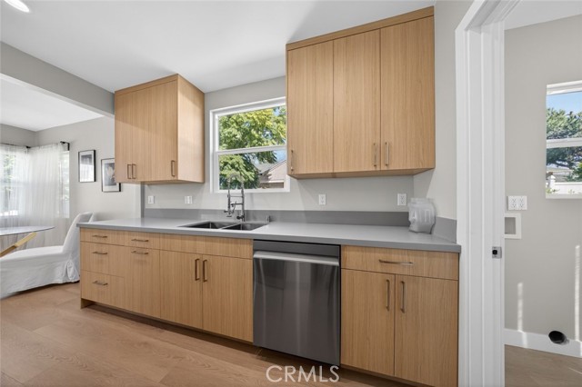 Detail Gallery Image 6 of 44 For 6820 Jellico Ave, Lake Balboa,  CA 91406 - 3 Beds | 2 Baths