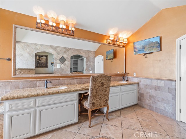 18160 Harbor Drive, Victorville CA: https://media.crmls.org/medias/b962a74b-b019-43ca-b6bb-18f3a82973ea.jpg