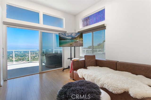 1130 Mohawk, Topanga CA: https://media.crmls.org/medias/b96302e9-77fc-479c-bbf2-d44256b38d33.jpg