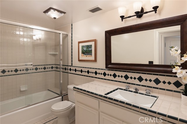 Detail Gallery Image 38 of 62 For 11 La Linda Dr, Long Beach,  CA 90807 - 8 Beds | 4/3 Baths