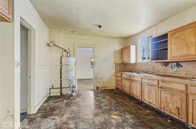 Detail Gallery Image 7 of 11 For 921 Jones, Berkeley,  CA 94710 - 2 Beds | 1 Baths