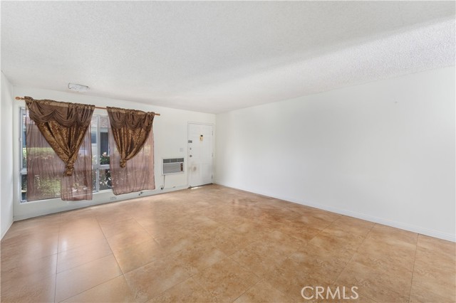 14802 Newport Avenue, Tustin CA: https://media.crmls.org/medias/b96379ab-4bb0-4cc4-8363-4b85a1dcadc1.jpg