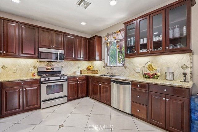 Detail Gallery Image 11 of 43 For 207 Campus Way, Lake Elsinore,  CA 92530 - 4 Beds | 3 Baths