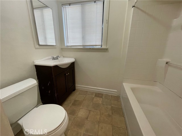 Detail Gallery Image 13 of 15 For 1521 Walnut Ave, Long Beach,  CA 90813 - 2 Beds | 1 Baths