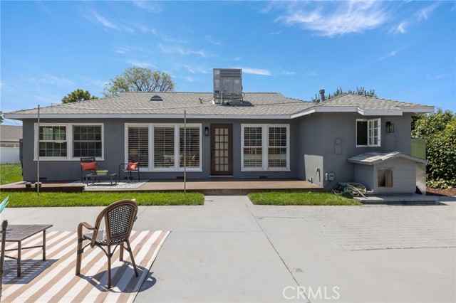 11012 Montgomery Avenue, Granada Hills CA: https://media.crmls.org/medias/b9652e92-b69e-49f4-a507-dbc0a21f29fe.jpg