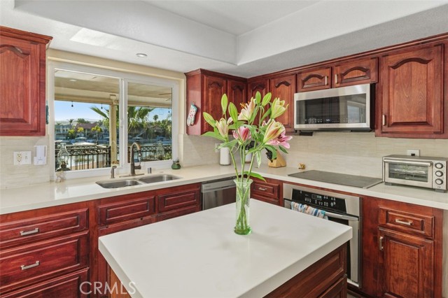 Detail Gallery Image 11 of 38 For 30249 Point Marina Dr, Canyon Lake,  CA 92587 - 3 Beds | 2/1 Baths