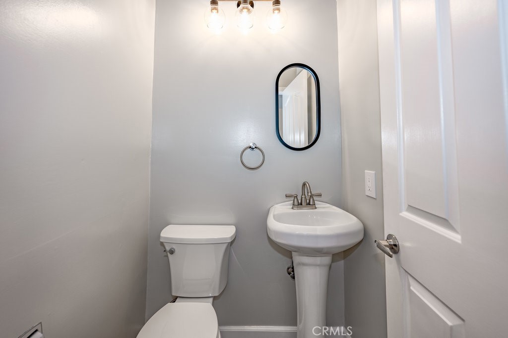 https://media.crmls.org/medias/b96683ca-e158-48ea-9a5c-a6a01c379bcf.jpg?preset=X-Large