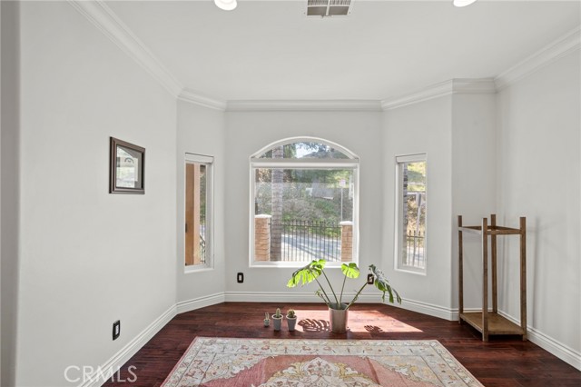 Detail Gallery Image 8 of 41 For 9369 Hillrose, Sunland,  CA 91040 - 4 Beds | 4 Baths