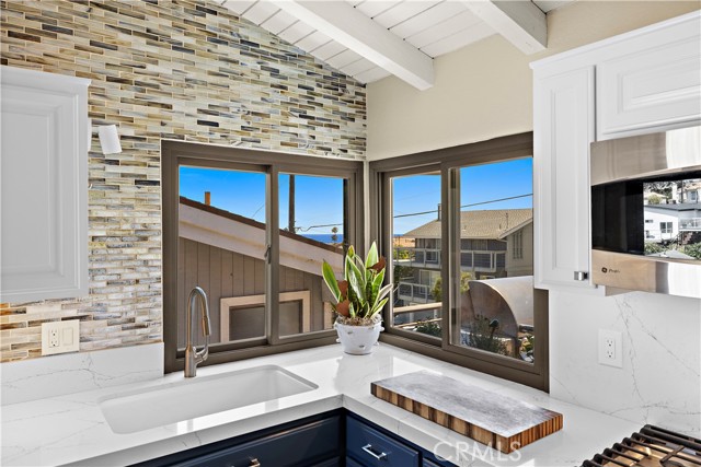33942 Pequito Drive, Dana Point CA: https://media.crmls.org/medias/b9675c0f-3a96-44b7-86f0-c29db7031550.jpg