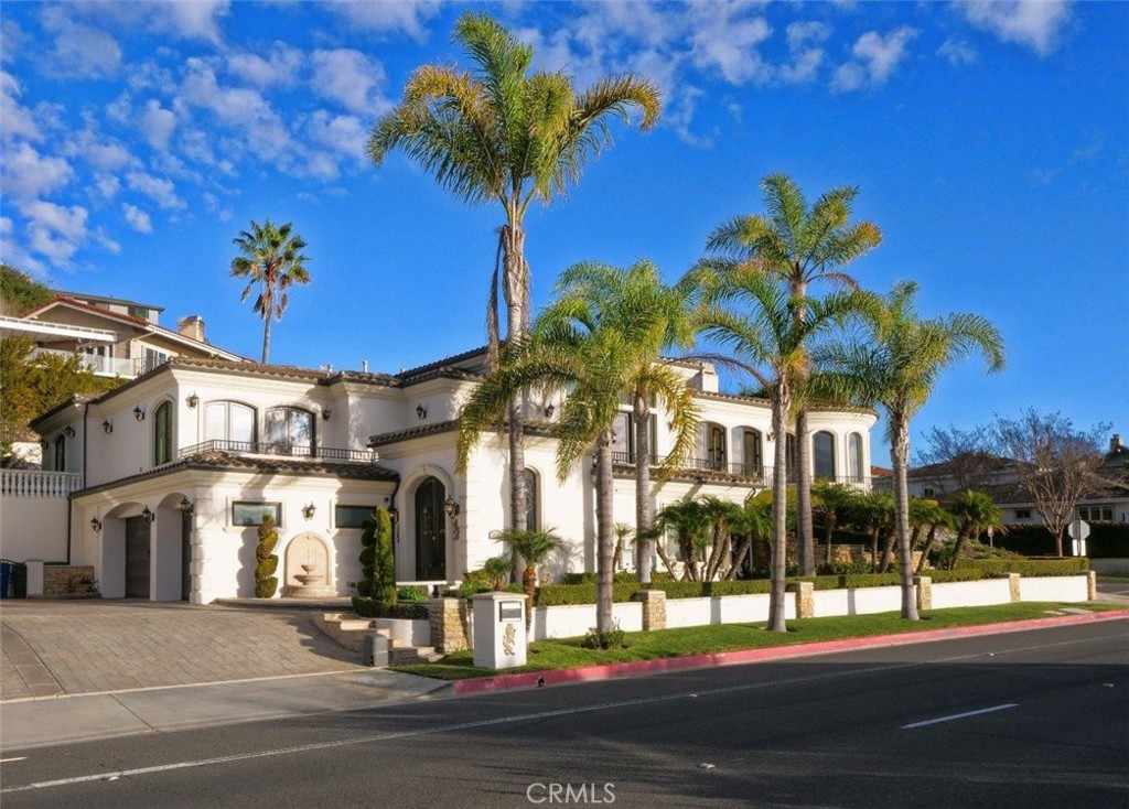 https://media.crmls.org/medias/b96779d9-d1c7-49f9-8d64-056aab98db72.jpg?preset=X-Large
