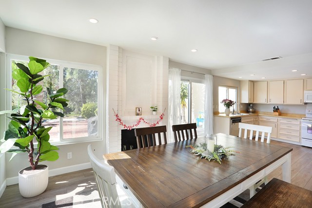 Detail Gallery Image 13 of 46 For 15942 Big Springs, San Diego,  CA 92127 - 3 Beds | 2/1 Baths