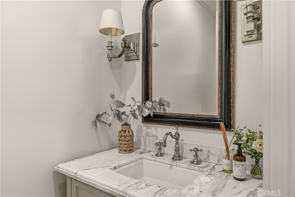 https://media.crmls.org/medias/b967c83f-c4ac-4024-9c61-103f781289f6.jpg?preset=X-Large