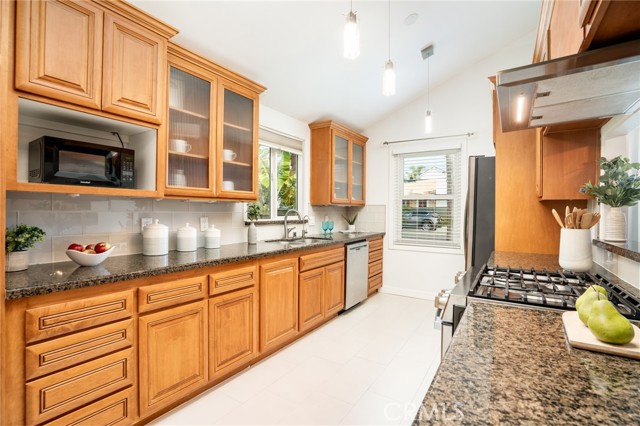 Detail Gallery Image 15 of 61 For 118 Adams Ave, Huntington Beach,  CA 92648 - 3 Beds | 2 Baths