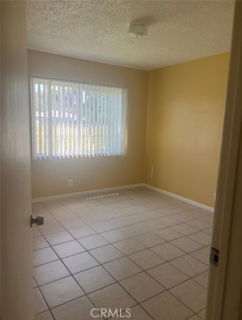 605 W D Street, Ontario CA: https://media.crmls.org/medias/b96834a9-3ddc-4471-9889-43435af493a2.jpg