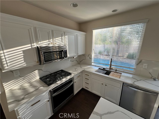 Detail Gallery Image 14 of 39 For 29151 Stone Ridge St, Menifee,  CA 92584 - 4 Beds | 3 Baths