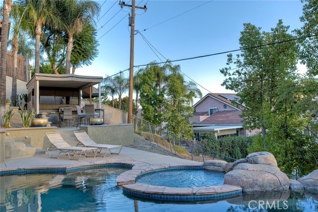 Detail Gallery Image 17 of 68 For 28856 Yosemite Pl, Canyon Lake,  CA 92587 - 3 Beds | 3/1 Baths