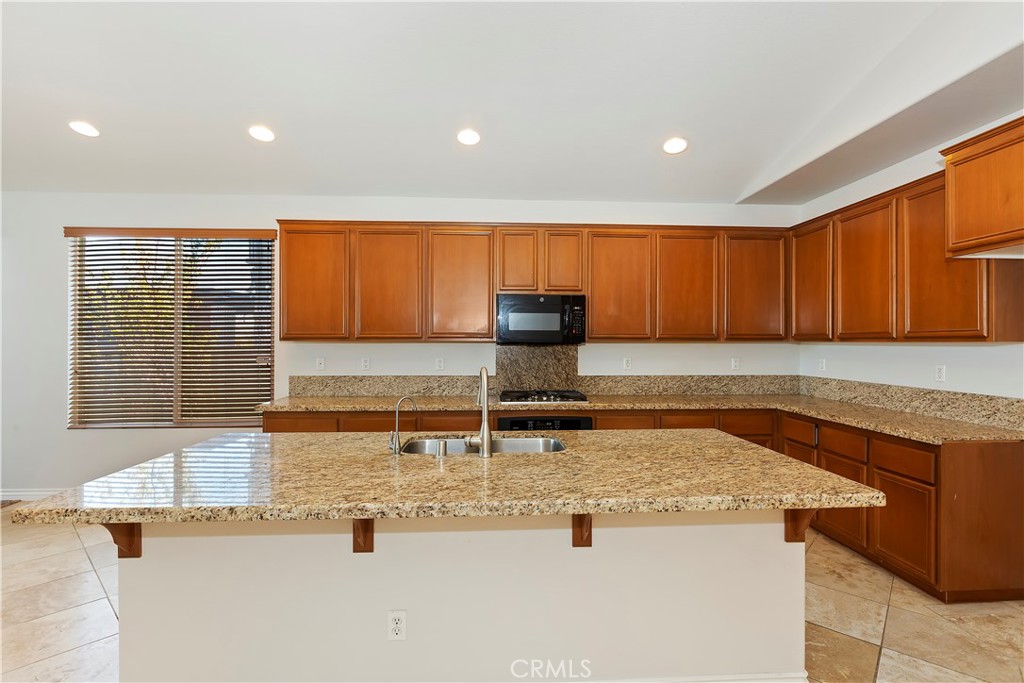 9066 Seal Beach Drive, Hesperia, CA 92344