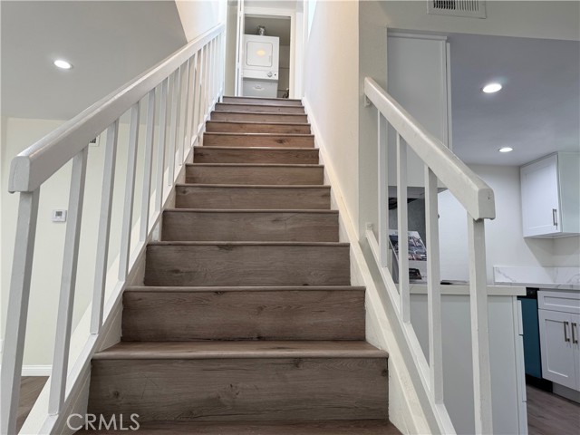 18411 Hatteras Street, Tarzana CA: https://media.crmls.org/medias/b969785c-1b33-41ed-8560-6d6c8982c8c1.jpg