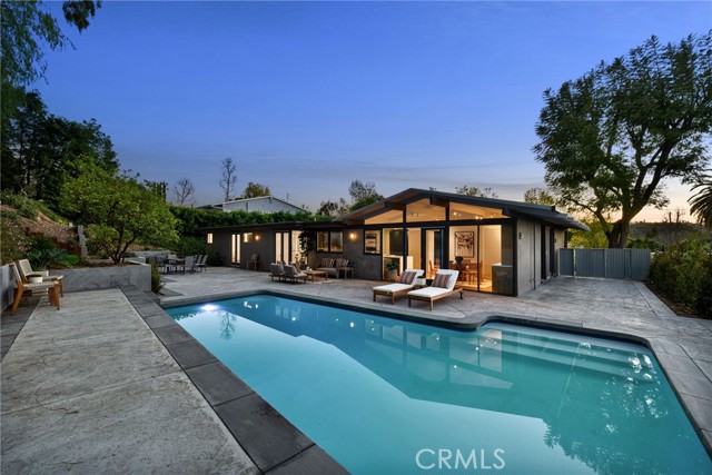Detail Gallery Image 42 of 51 For 4750 Poe Ave, Woodland Hills,  CA 91364 - 4 Beds | 4 Baths
