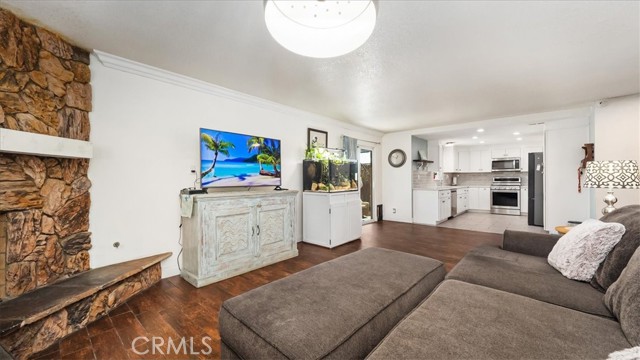 Detail Gallery Image 12 of 39 For 20290 Newton St, Corona,  CA 92881 - 5 Beds | 2/1 Baths