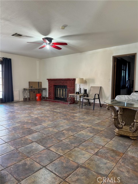 Detail Gallery Image 6 of 22 For 1251 Herzel Ave, Lancaster,  CA 93535 - 4 Beds | 2 Baths