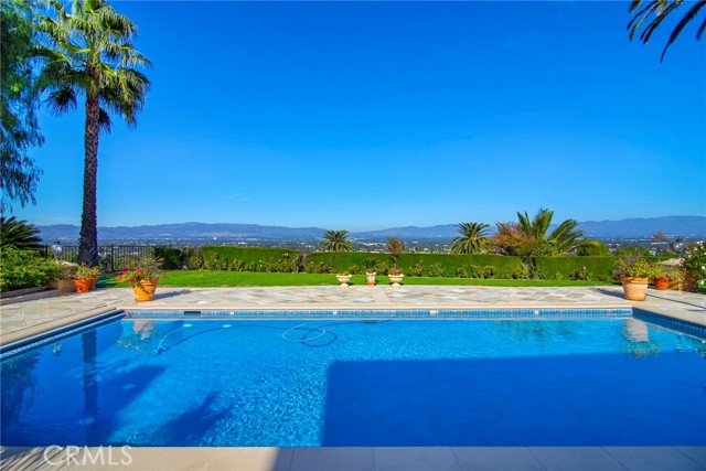 Detail Gallery Image 60 of 73 For 18933 La Montana Pl, Tarzana,  CA 91356 - 7 Beds | 6/1 Baths