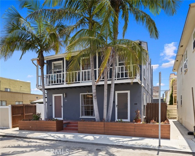 108 Bennett Avenue, Long Beach CA: https://media.crmls.org/medias/b96c1c00-7781-4964-b601-4ecdaa212aaa.jpg