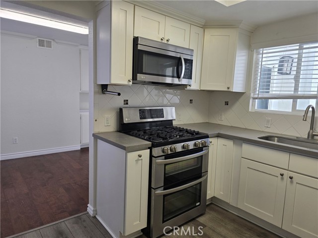 23915 Arlington Avenue, Torrance CA: https://media.crmls.org/medias/b96c2525-5b8c-4ccd-9095-700c479c9999.jpg