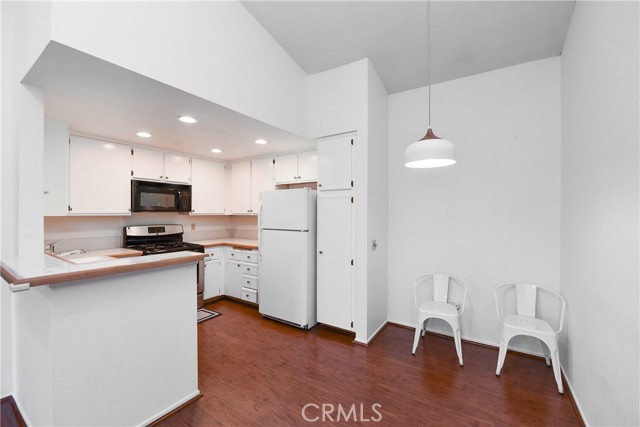 116 Costero Aisle, Irvine CA: https://media.crmls.org/medias/b96dccf0-7e19-450e-a8b4-ca609cfd290f.jpg