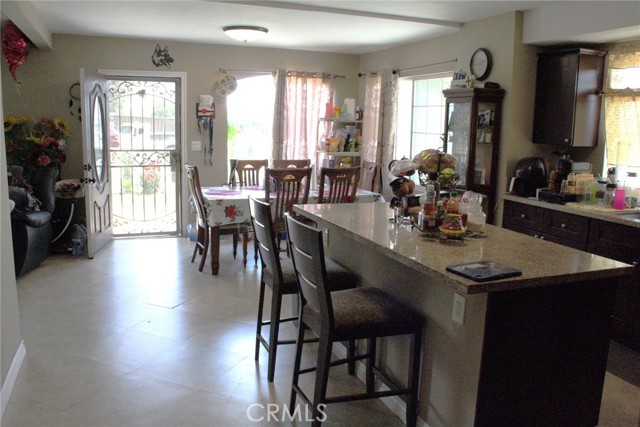 975 E CITRUS Street, Riverside CA: https://media.crmls.org/medias/b96e2519-3f1f-45c6-923e-572ce9b52ea3.jpg