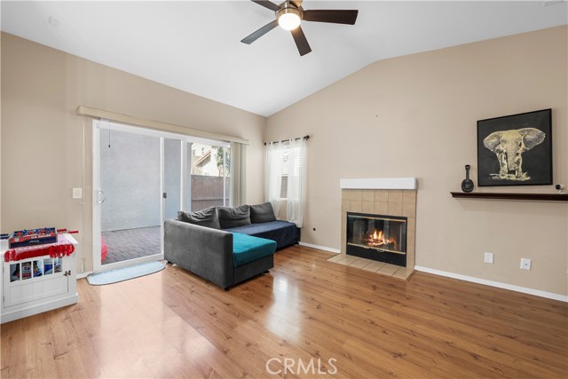 Detail Gallery Image 3 of 13 For 9001 Owensmouth #28,  Canoga Park,  CA 91304 - 3 Beds | 3 Baths