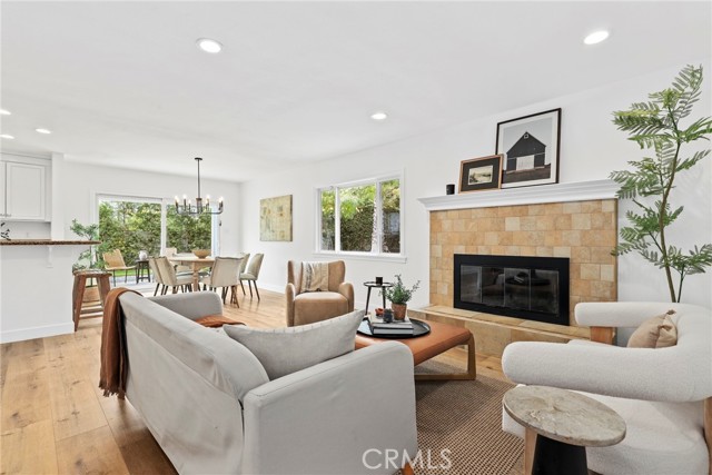 Detail Gallery Image 4 of 44 For 4410 Canoga Dr, Woodland Hills,  CA 91364 - 4 Beds | 3 Baths