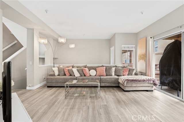Detail Gallery Image 7 of 26 For 14050 Lemoli Way, Hawthorne,  CA 90250 - 2 Beds | 2/1 Baths